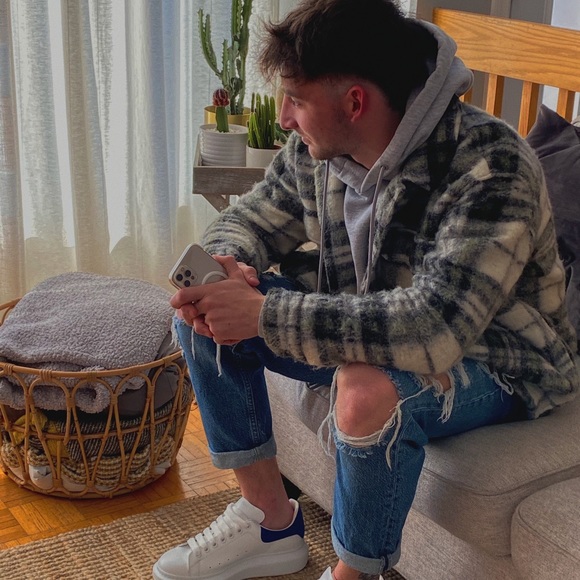 Meet your Posher, Gianluca - Picture 1 of 1